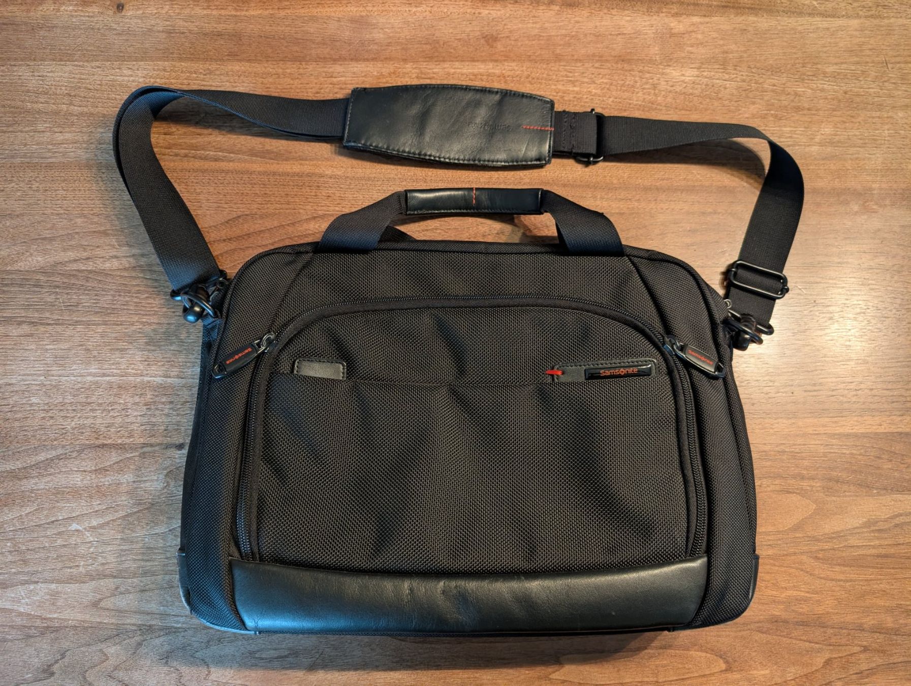 Samsonite Taschen: Kompakte Laptop-Tasche Samsonite – Neu (gemäss Beschreibung) aus Cham von Pelz76
