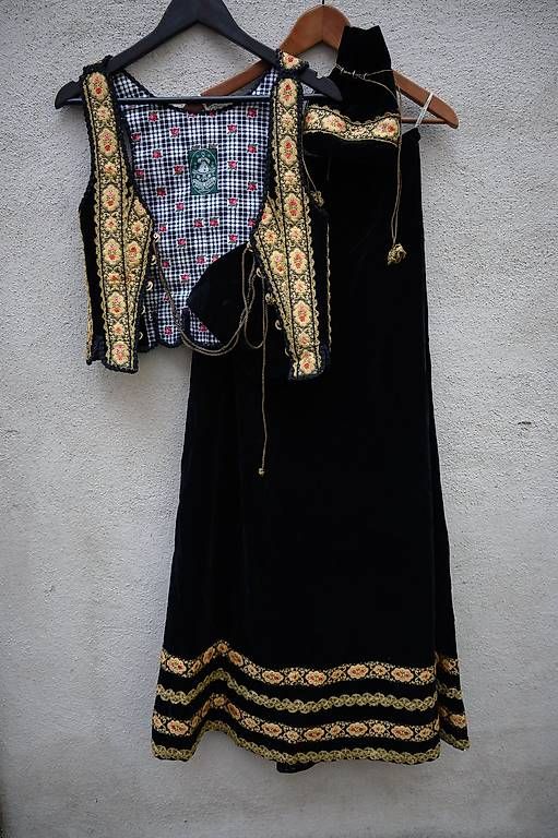Costumi: Tiroler Tracht alt Samt mit Tasche – Usato da Kriens venduto da harryharmlos01