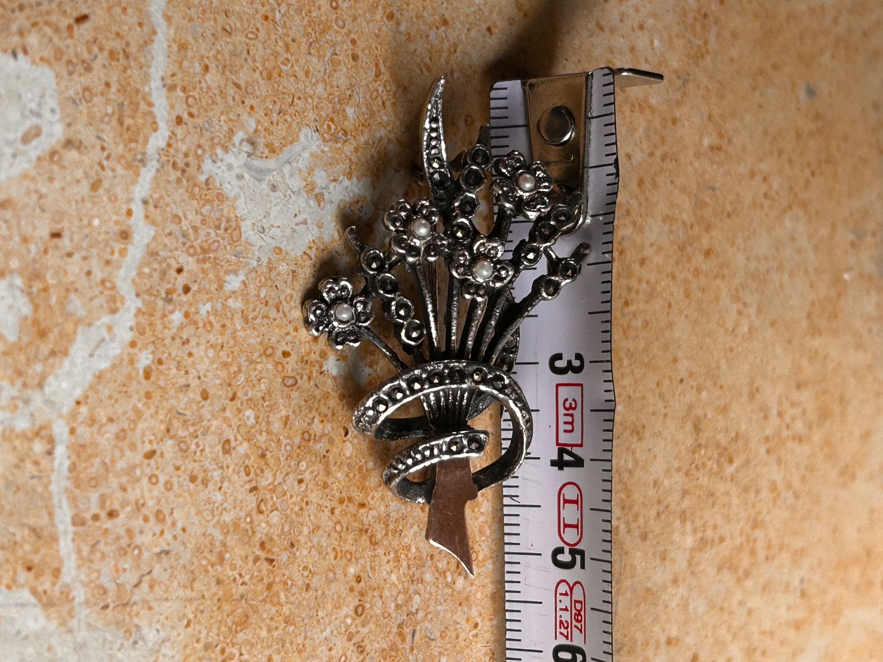 Spille & Fermagli: Brosche, Silber BLUMENSTRAUSS Markasiten & Mini Perlen – Usato da Dittingen venduto da Bellevista 1