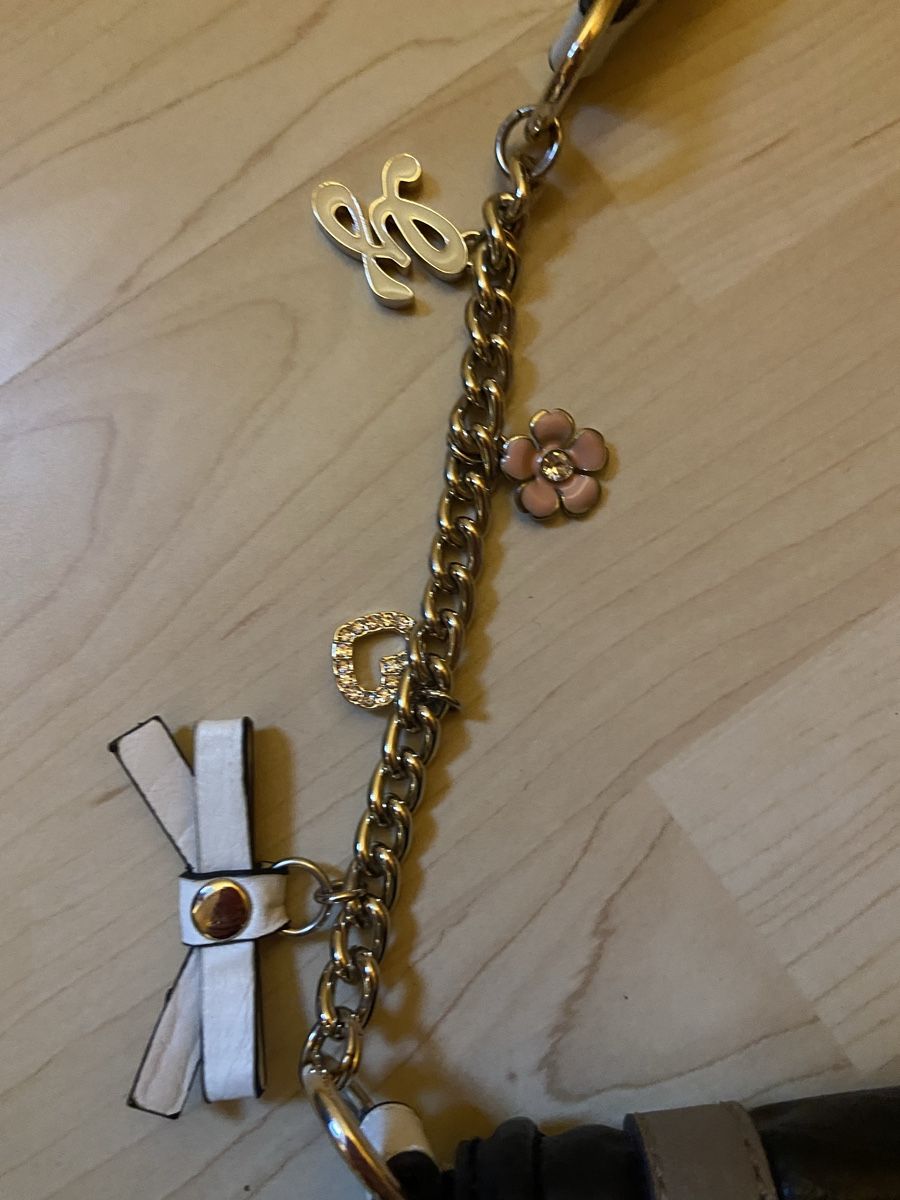 Guess Borse da donna: Guess Umhängtasche – Usato da Birmenstorf AG venduto da SlinaPaolo 5