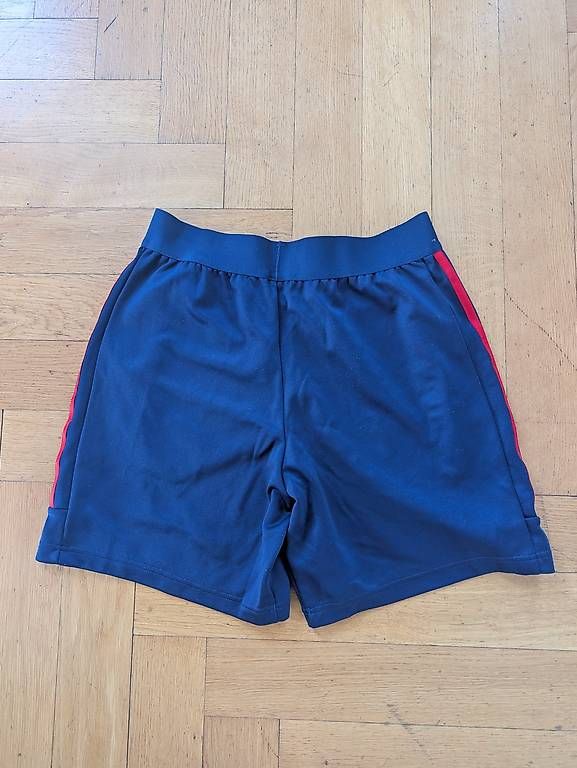 Lotti di vestiti: adidas Trainings/Freizeit Set mit Shirt und Hose – Usato da Zürich venduto da Pabloo17 4