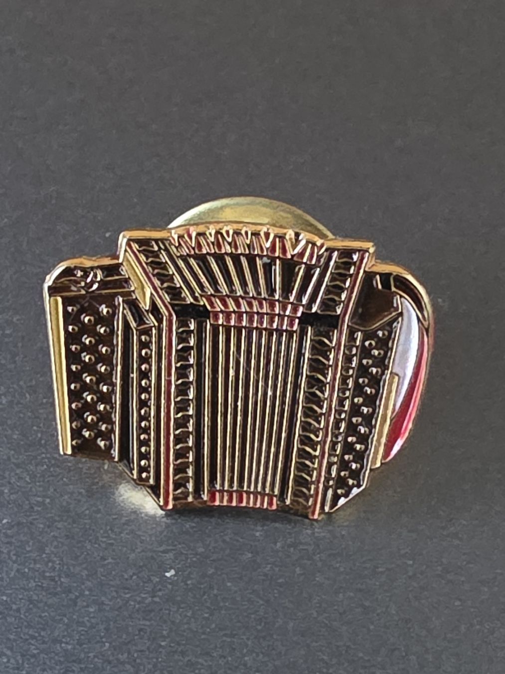 Placchette & Badge: Vintage Accordion Lapel Pin. – Nuovo (secondo la descrizione) da Hinwil venduto da Ehretstock8