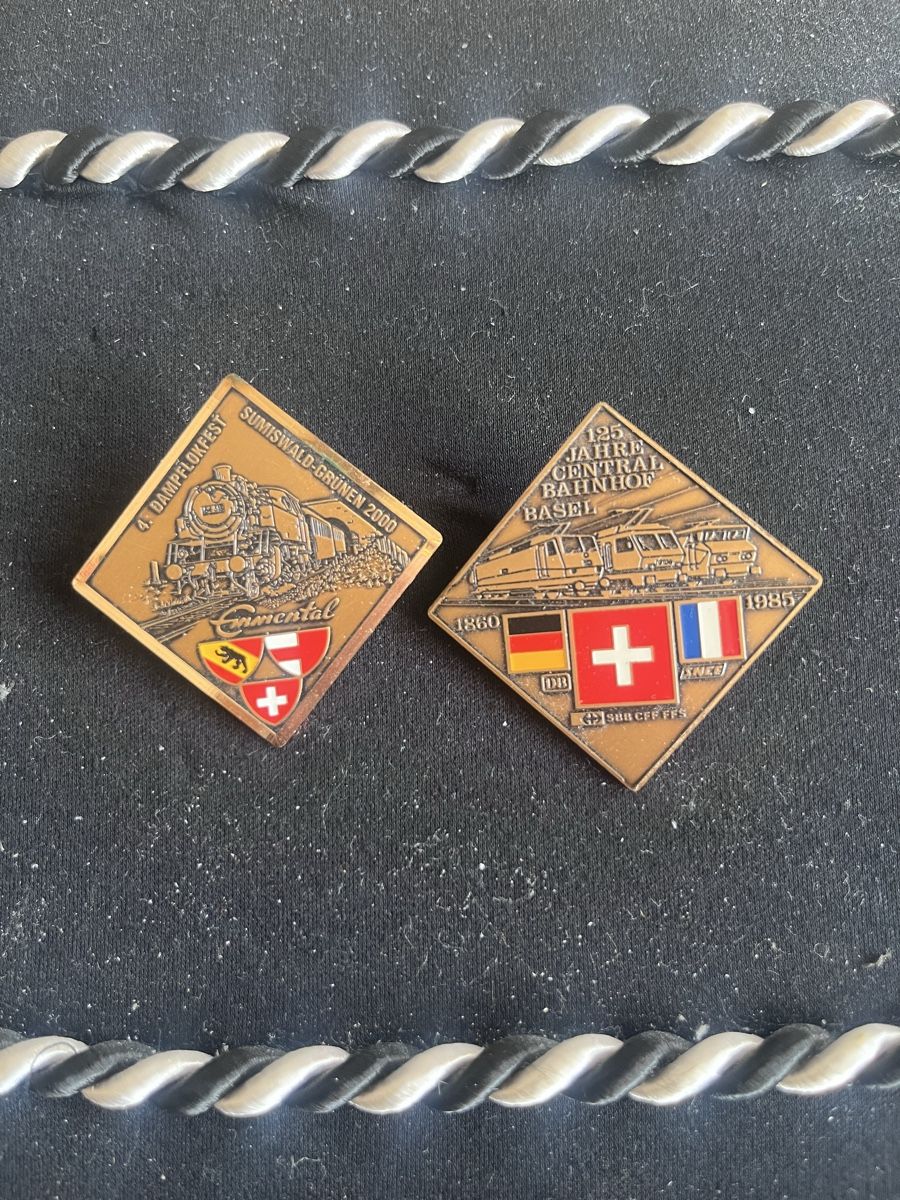 SBB/CFF/FFS Placchette & Badge: 2 SBB Abzeichen – Usato da Itingen venduto da Bebbi6569