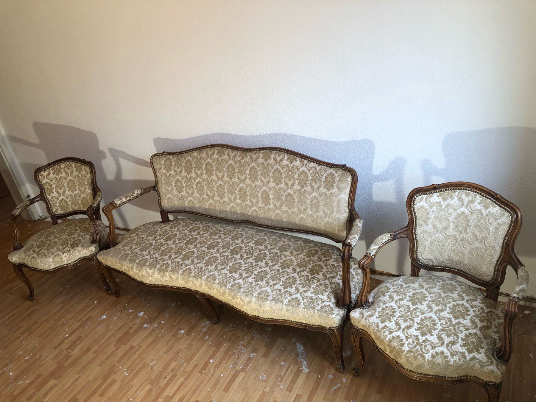 Sofas: Antikes Salon-Set Sofa & 2 Sessel Brokat Barock Stil Möbel – Gebraucht aus Fahrwangen von Dirk.Gerlach