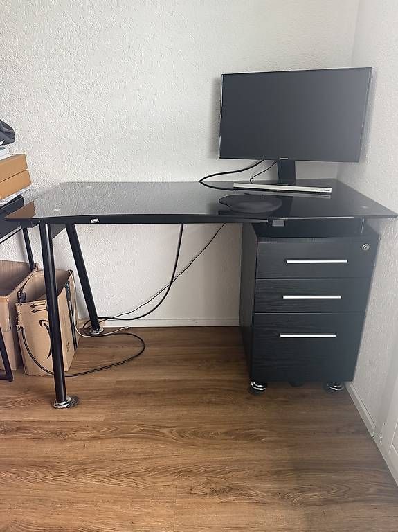 Bureaux: Schreibtisch – D'occasion à Jeuss par MSemes