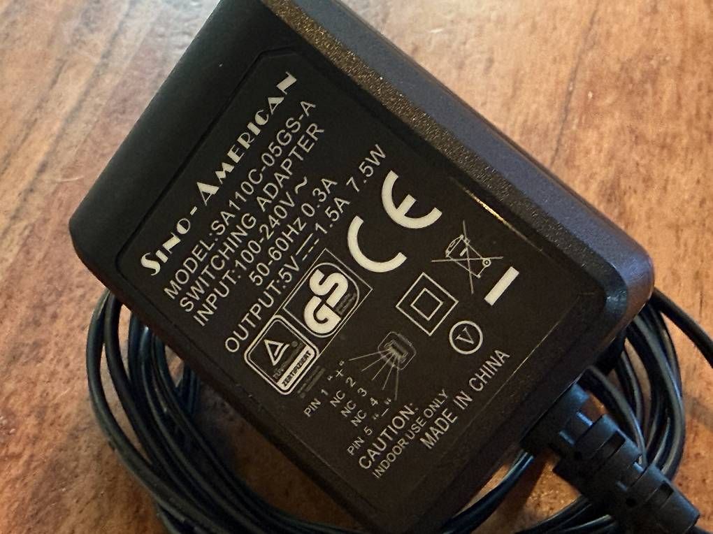 Caricabatterie: Netzteil / Ladegerät 5V 1.5A mit Mini-USB Anschluss – Usato da Muri AG venduto da Ludrigen 2