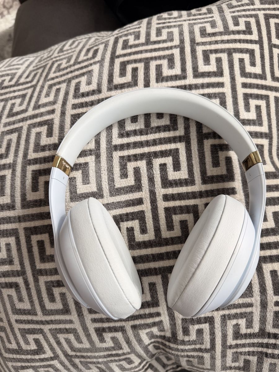 Beats Cuffie: Cuffie Beats Studio 3 bianche – Usato da Basel venduto da ter_8qzp