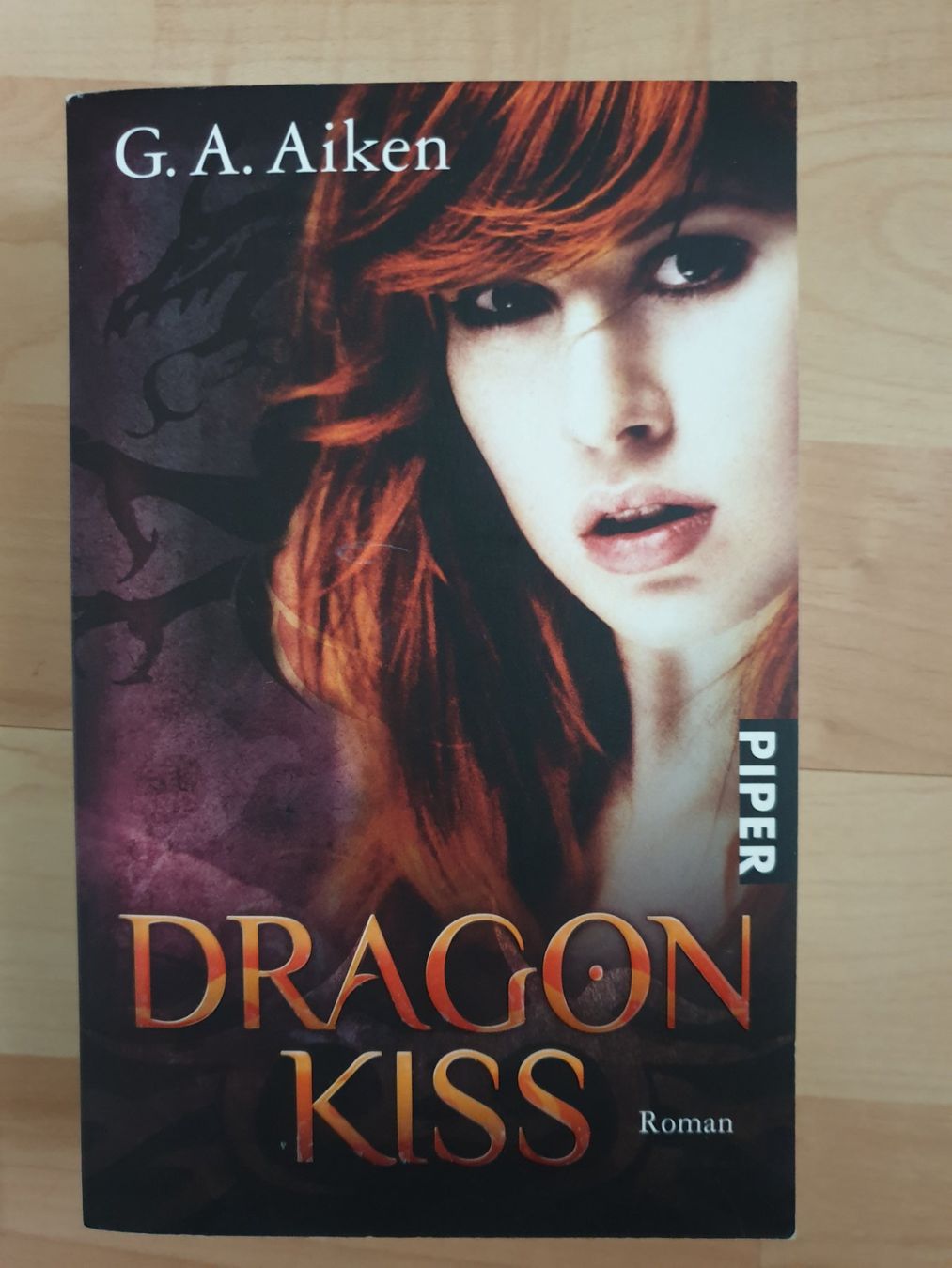 Libri: Dragon Kiss - G.A.Aiken Buch – Usato da Zürich venduto da pau_y8mv