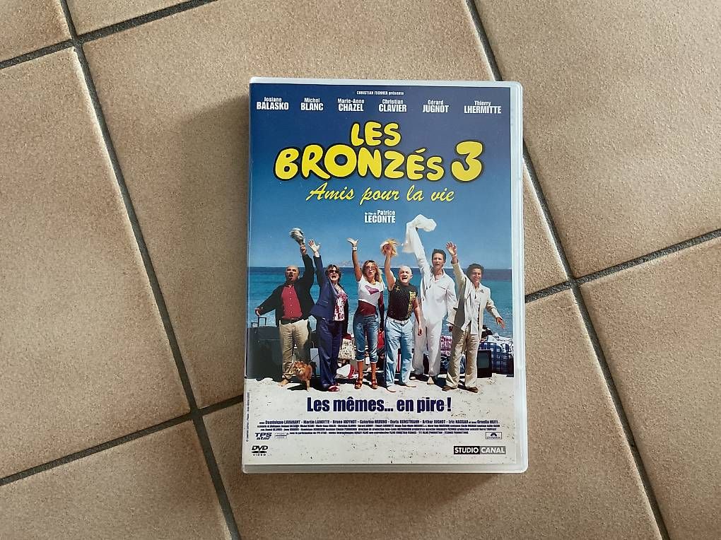 Tutti i DVDs: DVD Les bronzés 3 – Usato da Icogne venduto da luna.16