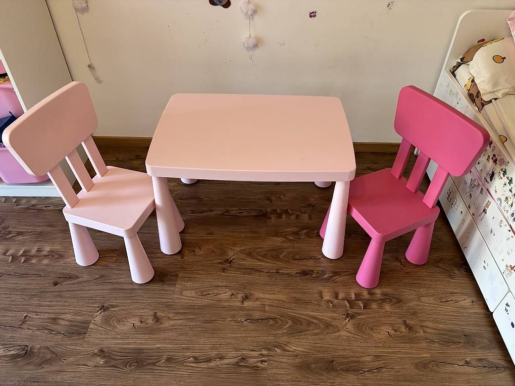Set di tavolo e panche: Kinderstuhl und Tisch Gratis  – Usato da Bülach venduto da coc_8fs7