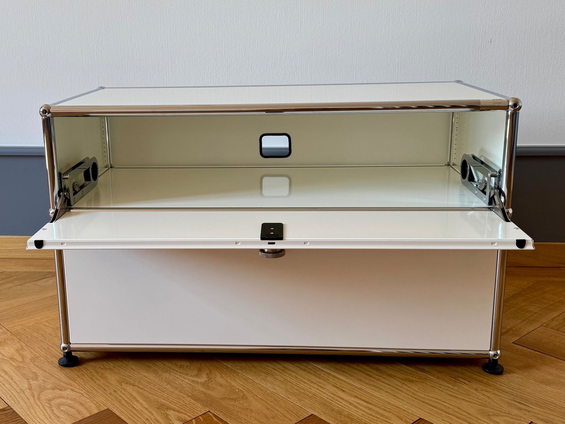 USM Mobili TV: USM Haller Lowboard / TV Schrank – Usato da Bern venduto da jensstr1979 3