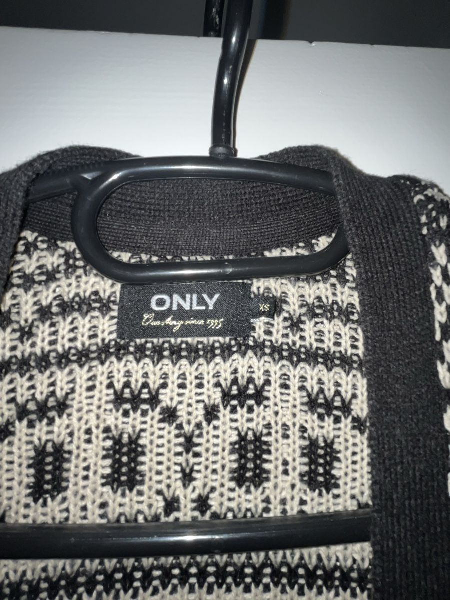 Only Maglioni & Felpe: Gemusterte Strickjacke Gr. S – Usato da Bern venduto da Regi1975 2