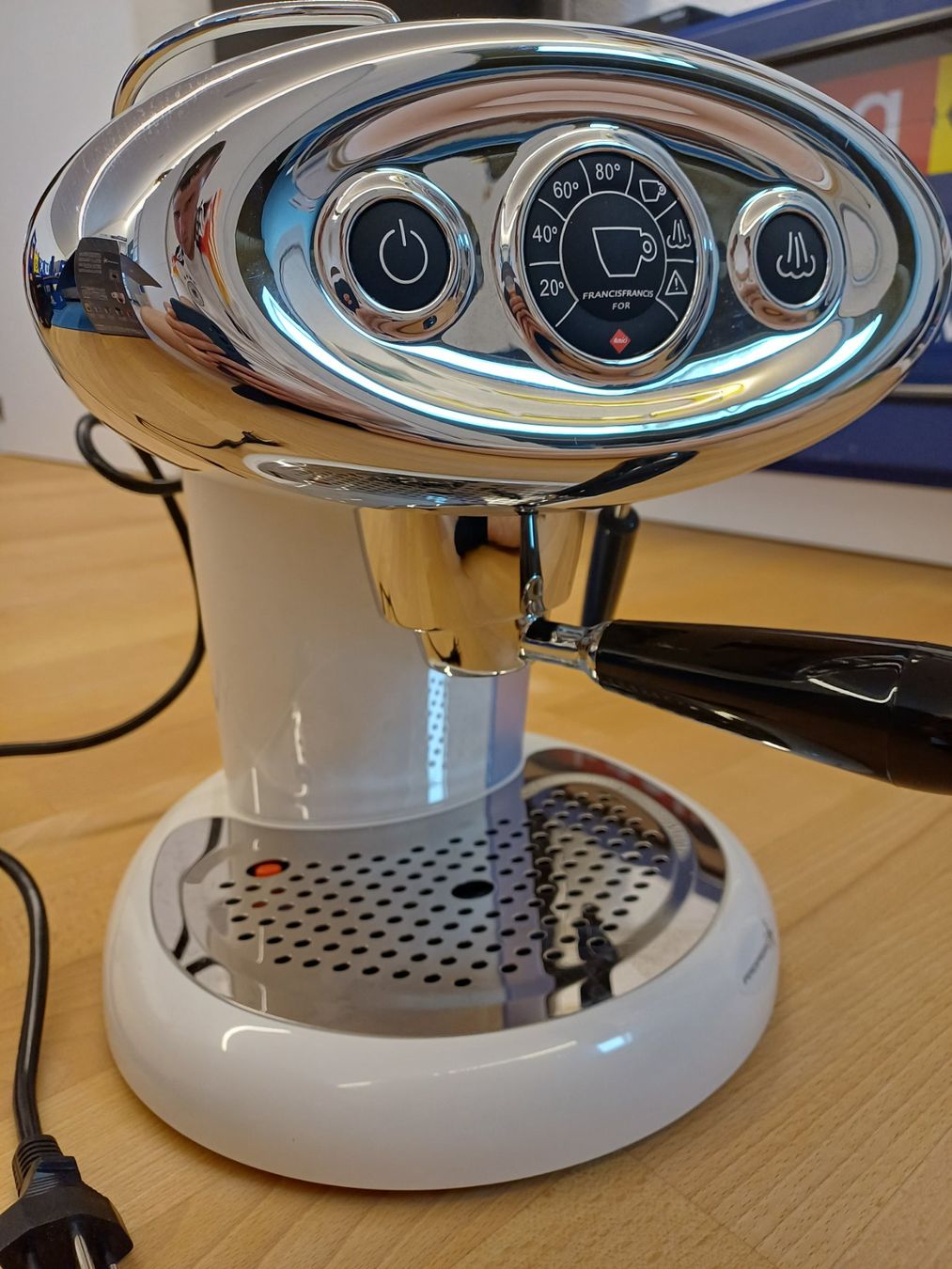 Amici Kaffeemaschinen & Espressomaschinen: Amici Iperespresso Kapsel Kaffeemaschine – Gebraucht aus Oberegg von jan_zq6j 9