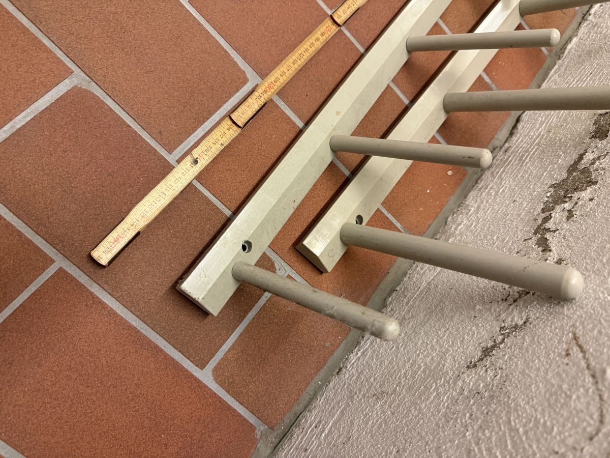 Sonstiges für Haushalt & Wohnen: FLASCHEN GLÄSER WANDHALTERUNG – Gebraucht aus Basel von zove 4