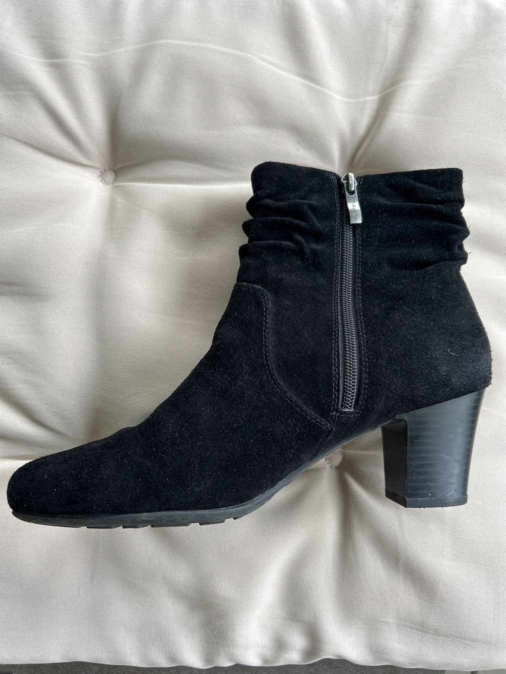 Scarpe da donna: Schwarze Stiefeletten Wildleder, Gr. 41, Herbst/Win... – Nuovo (secondo la descrizione) da Lupfig venduto da Hasihopp 1