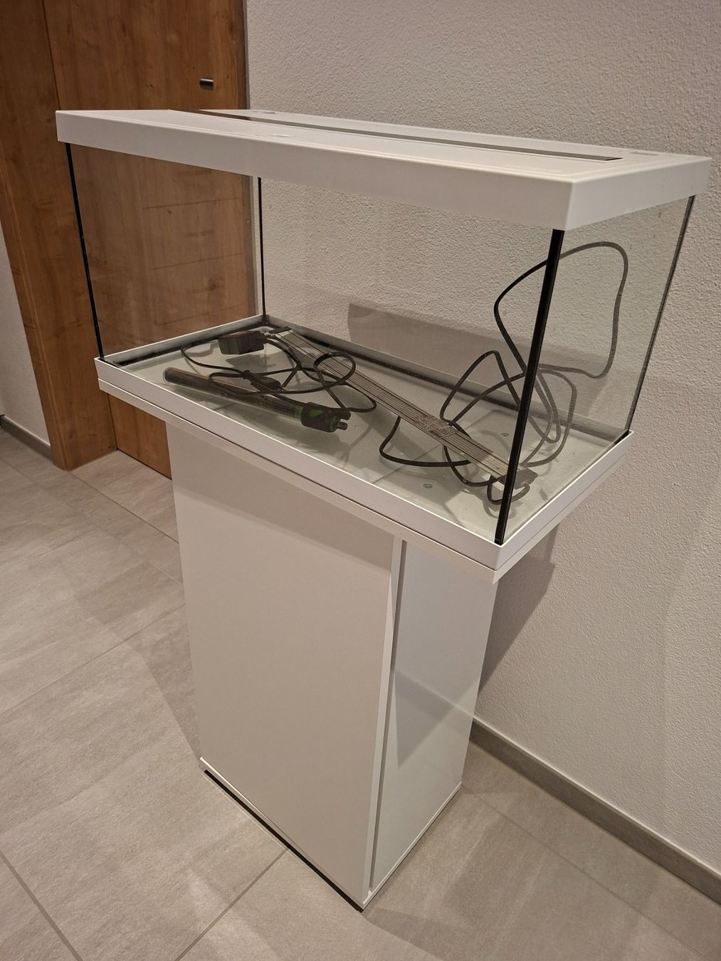 Eheim Acquari: Aquarium mit Unterschrank – Usato da Brittnau venduto da Thrasher85 1