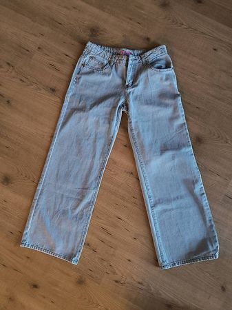 Neue Jeans Marke Edikted
