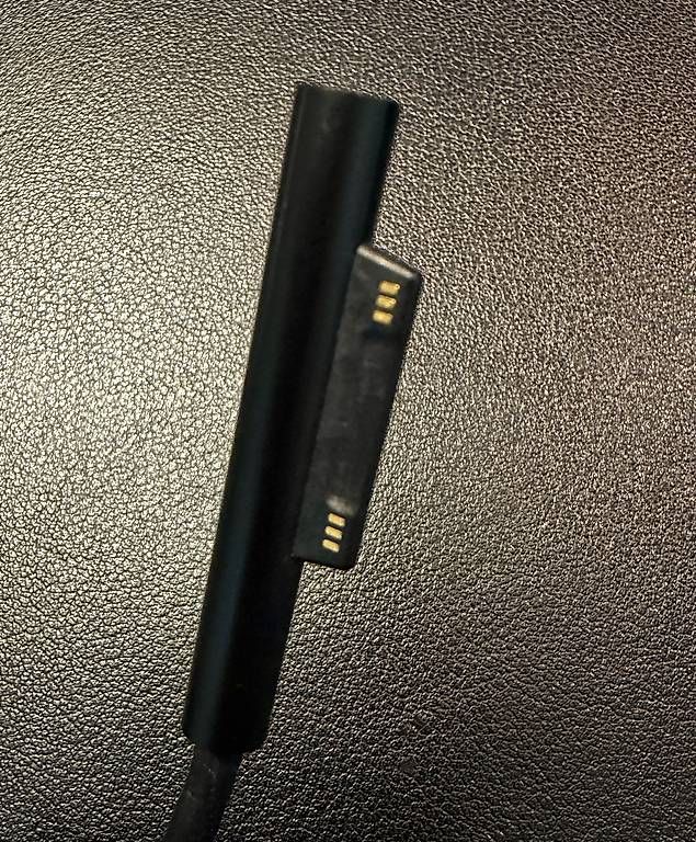 Microsoft Caricabatterie: Chargeur Microsoft Surface Original avec câble secteur – Usato da Bulle venduto da SpeedprintArt 2