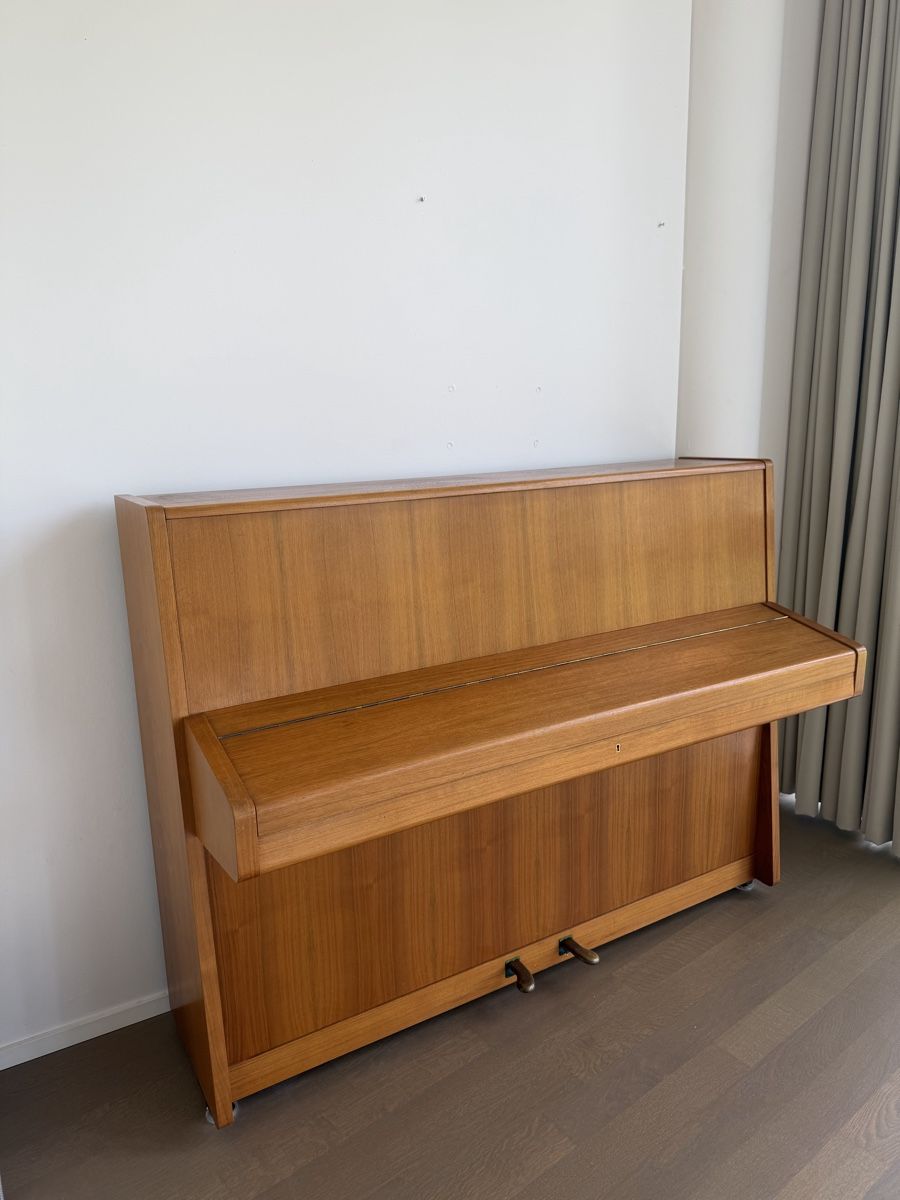 Strumenti musicali: Klavier Geyer – Usato da Adliswil venduto da B.Mortazavi 2