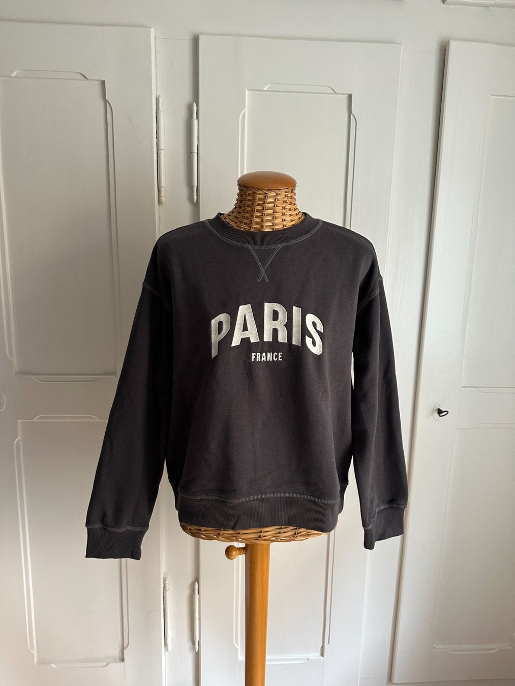 H&M Pulls & Sweat-shirts: Paris Pullover dunkelgrau S – D'occasion à Zürich par Diazaio