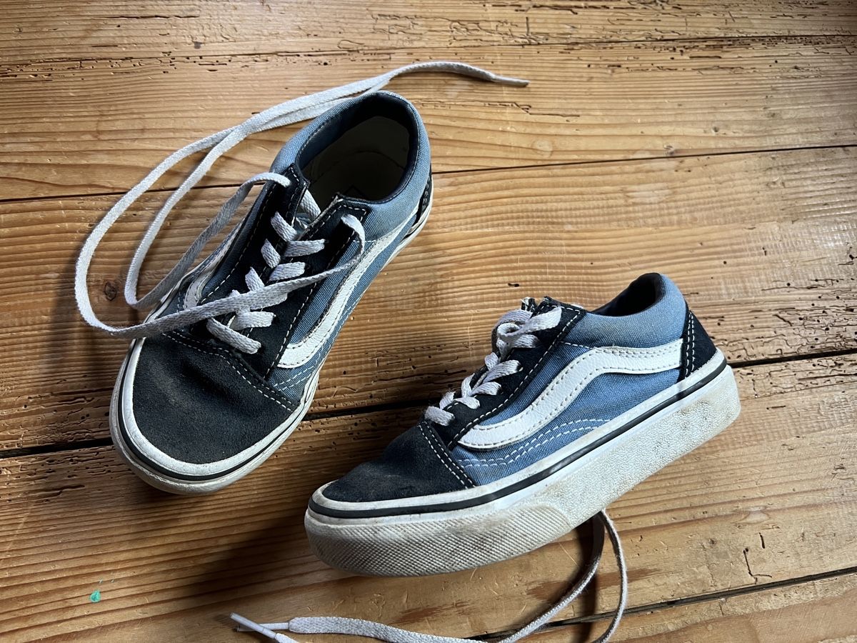 Vans Scarpe per ragazzi: Vans Turnschuhe Kinder Grösse 28 gebraucht – Usato da Wohlenschwil venduto da SmokyAnnie