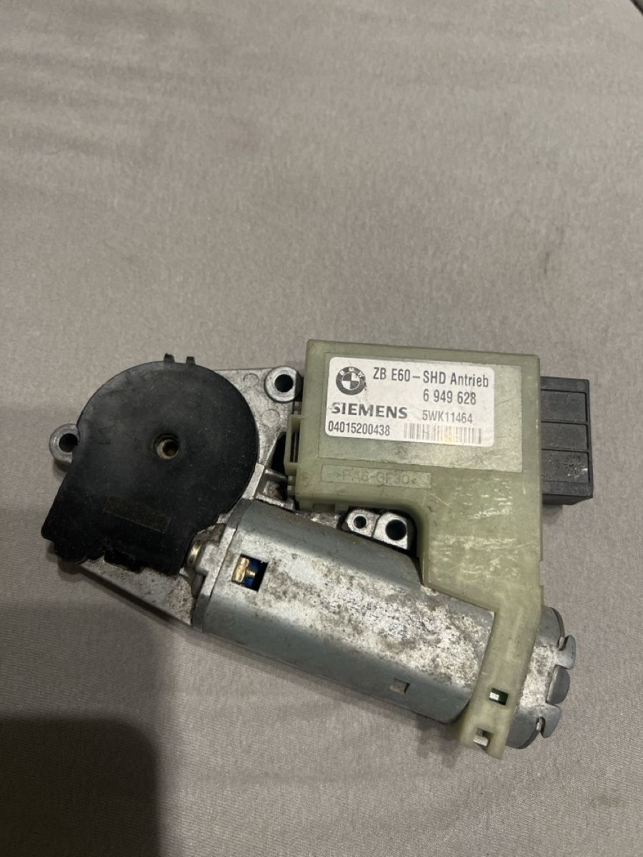 BMW Tutti pezzi di ricambio auto: Bmw E60 Schiebedach motor – Usato da Muri AG venduto da Norci1
