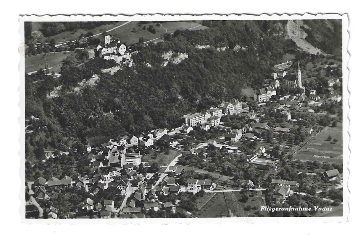 Cartoline postali: VADUZ  Luftaufnahme 1952 – Usato da Weinfelden venduto da Fortuno