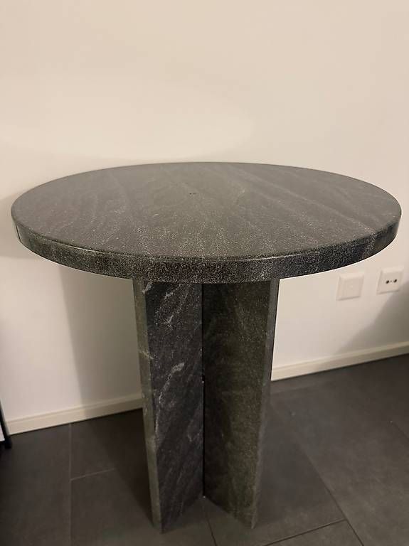 Tische: TAVOLO IN MARMO – Gebraucht aus Massagno von whi_d5bd