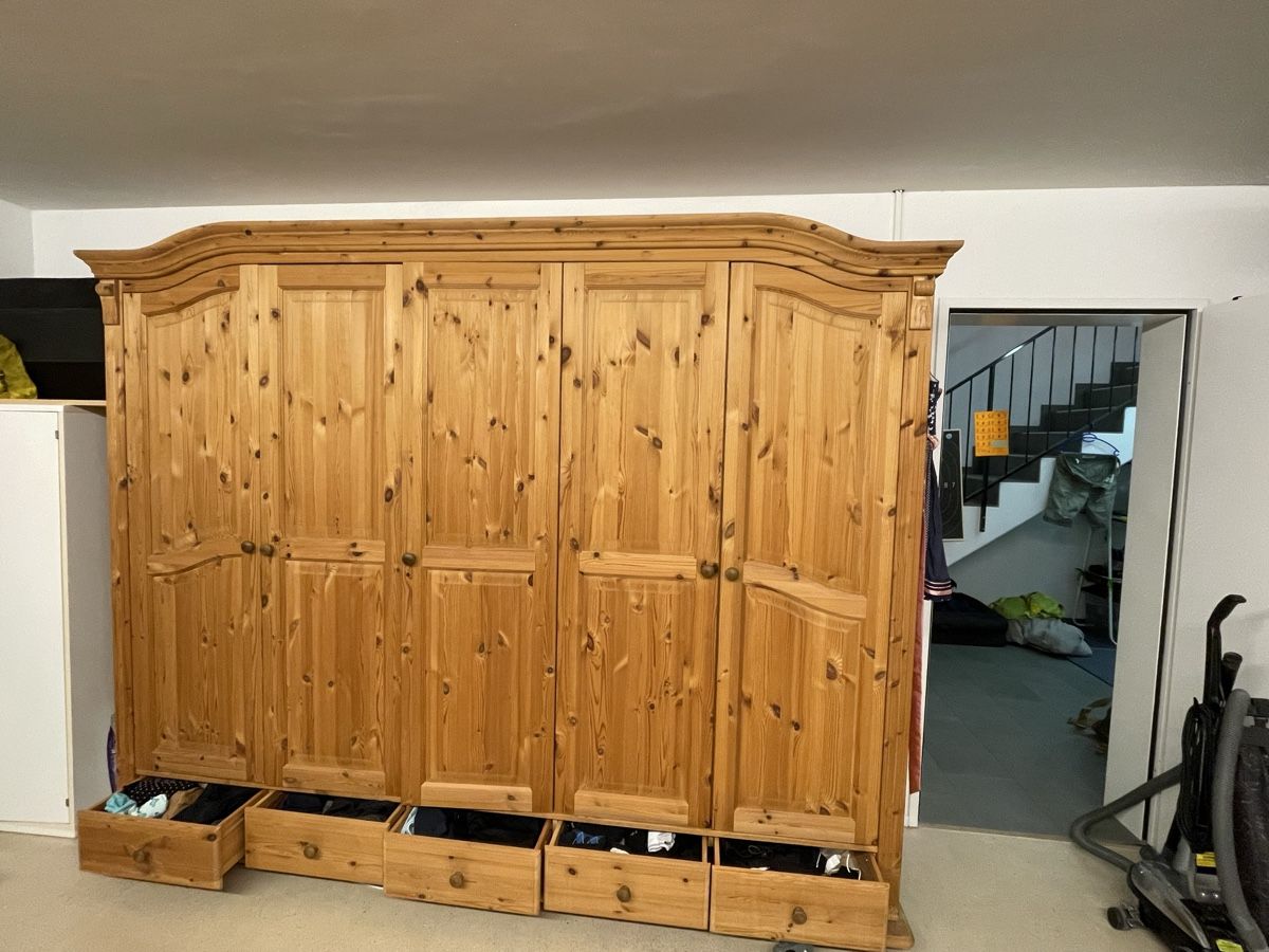 Armadi: Kleiderschrank Holz – Usato da Schalchen venduto da evy_7wrt 1