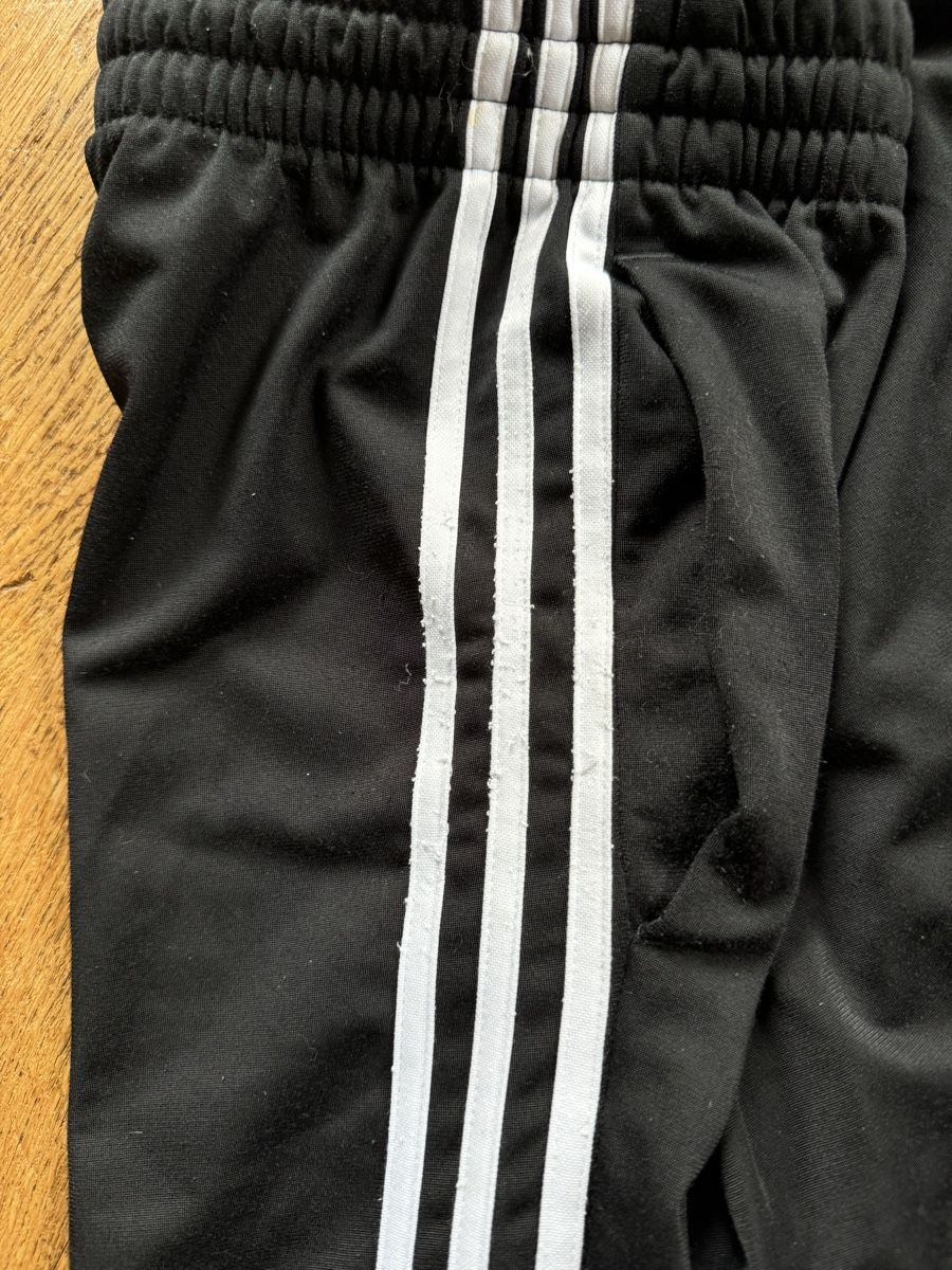 Adidas Pantaloni: Adidas Trainerhose schwarz M – Usato da Bern venduto da tob_m7nn 4