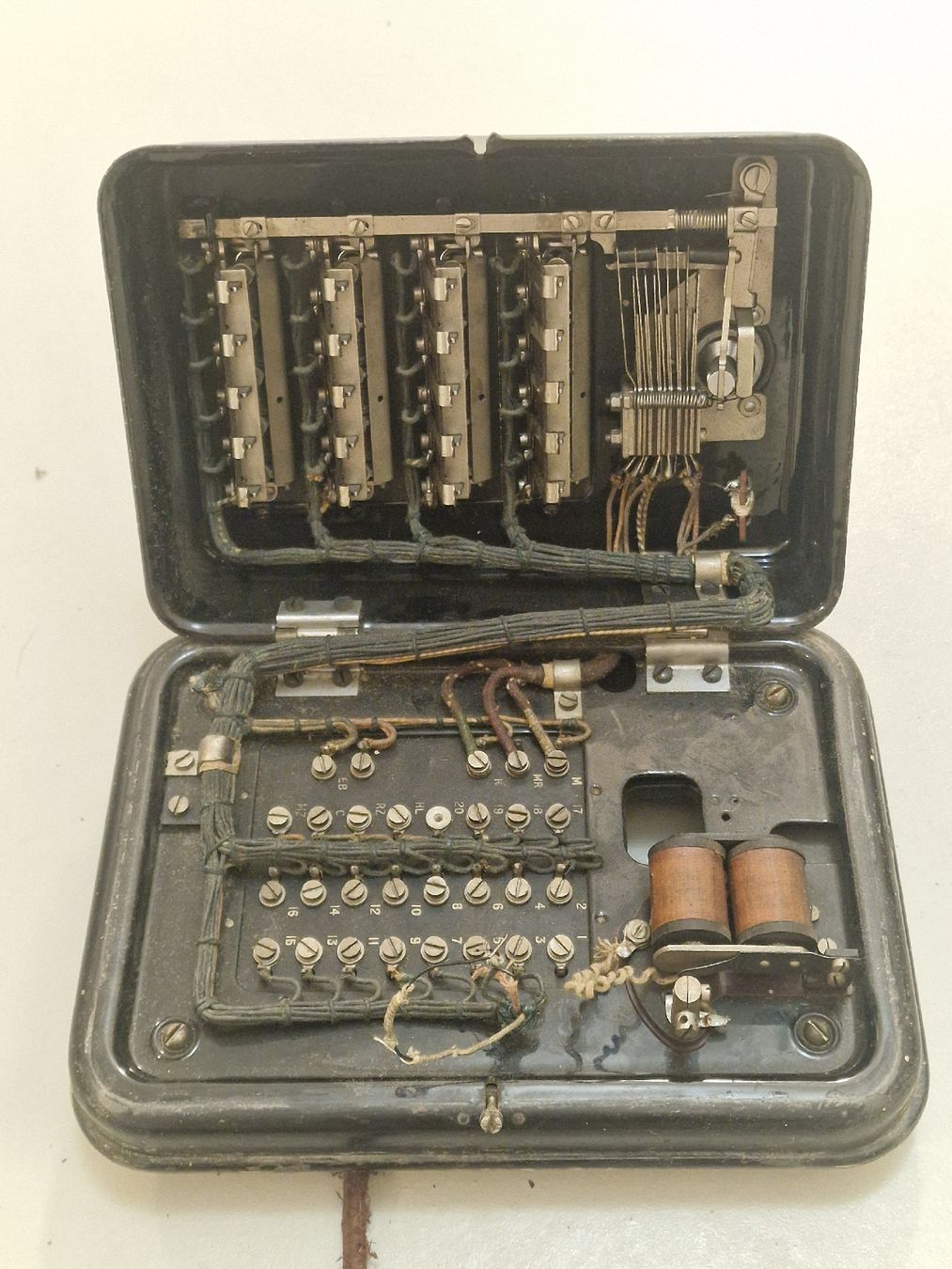 Ericsson Telefone: British Ericsson intercom telephone, metal/bakelite, 1930s? – Defekt aus Liebefeld von markprosser 5