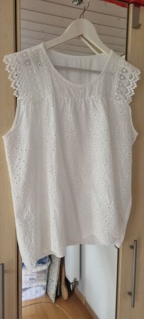 Sommerliches Lochstickerei Top, weiss, Grösse 44/46