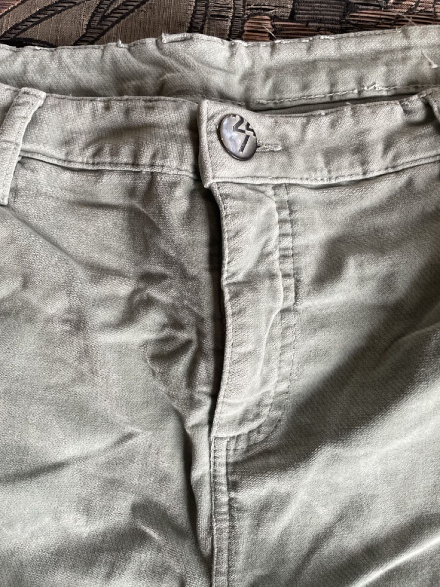 Jeans: Samtjeans, 42 und 44 – D'occasion à Basel par Jul17 1