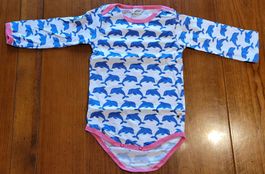 Bio-Babybody Gr. 86/92, Langarm, Delfine-Muster