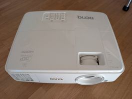 Beamer BenQ DLP Projektor mit Fernbedienung (2009 Std.)