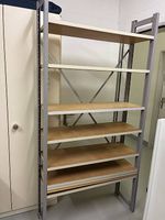 Stabiles Metallregal / Schwerlastregal mit Holzböden