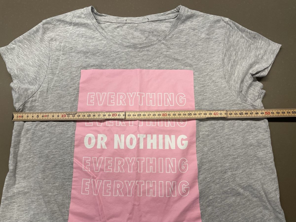 T-shirts: NEW Cool Grey "Everything" T-Shirt, Size L – Neuf (Voir description) à Oberwil BL par Stellochkas