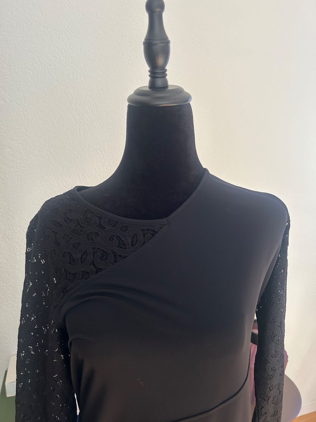Robes: Maloka robe noire – D'occasion à Val-d'Illiez par Dombou 1