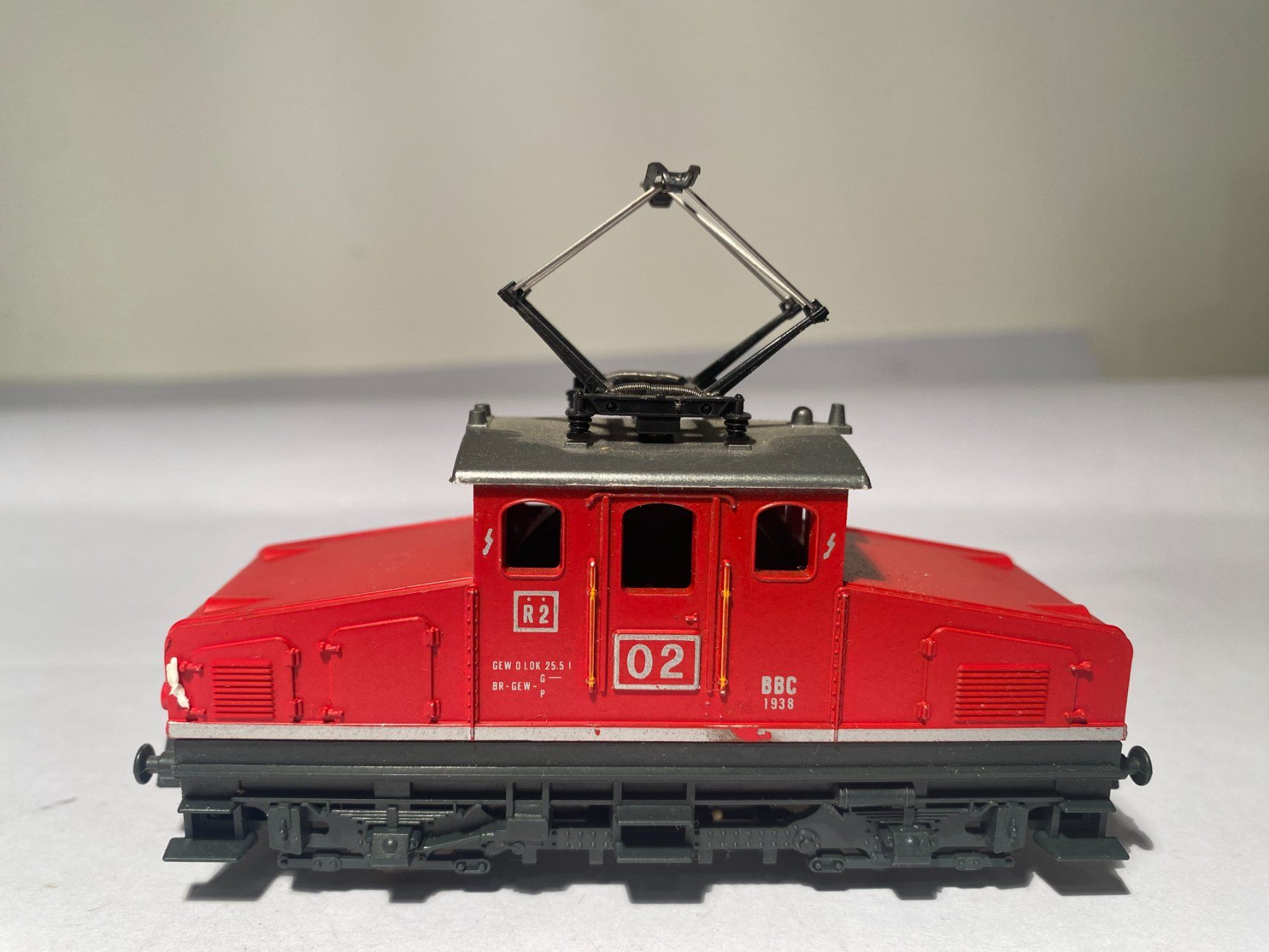 Lima Modellini di ferrovie: LIMA, Rangierlok BBC Werkslok 02 rot, DC Analog – Usato da Buchrain venduto da Modellbahn11 2
