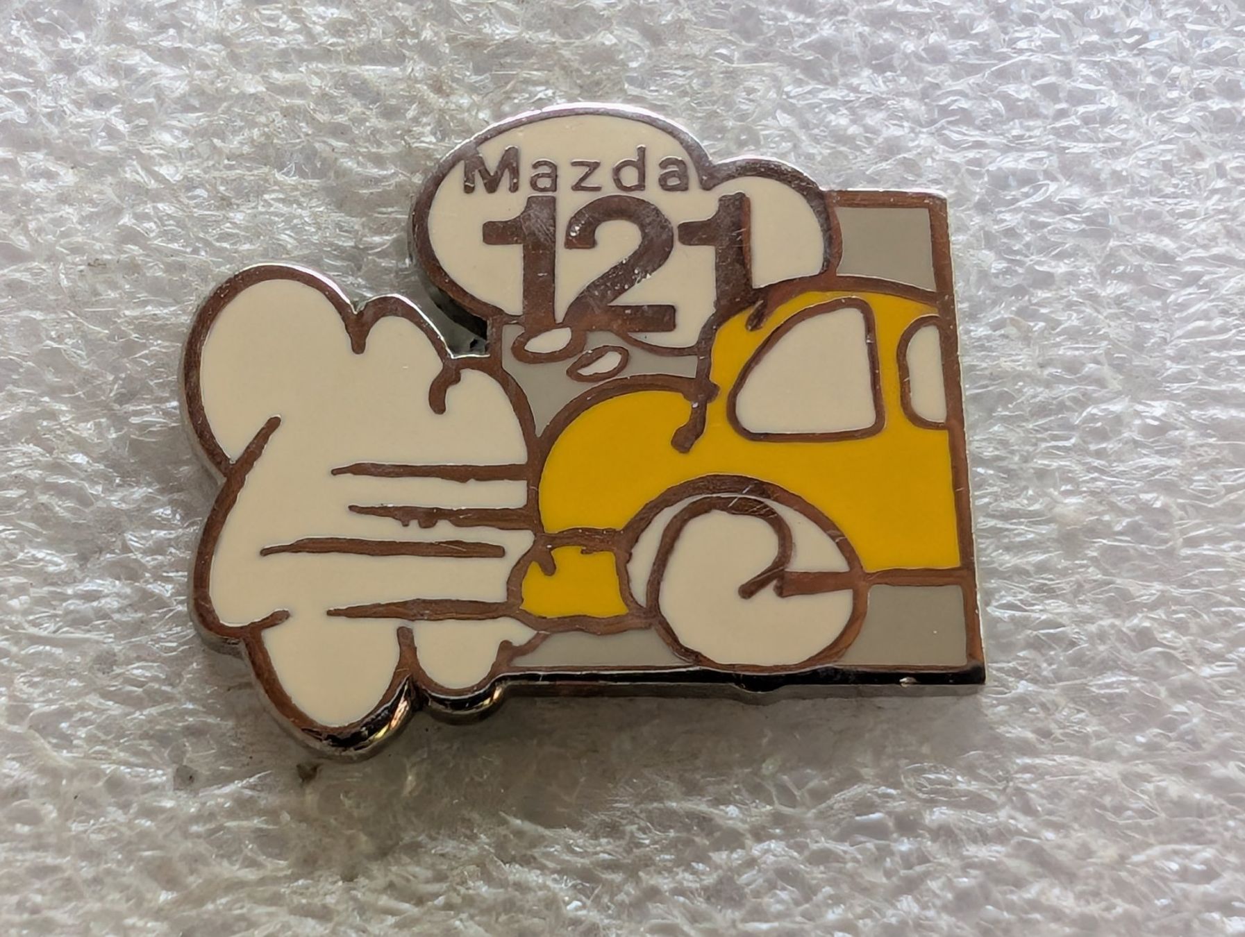 Plaquettes & Badges: Ansteckpin 188: Mazda 121 – D'occasion à Oppligen par Pin-Fall-Shop
