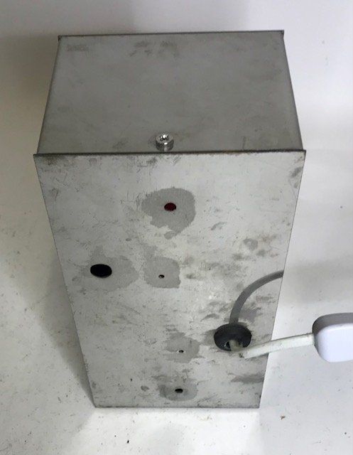 Lampen: Leuchtbuchstabe I rotes Plexiglas mit verchromtem Gehäuse – Gebraucht aus Zürich von gigimai67 5