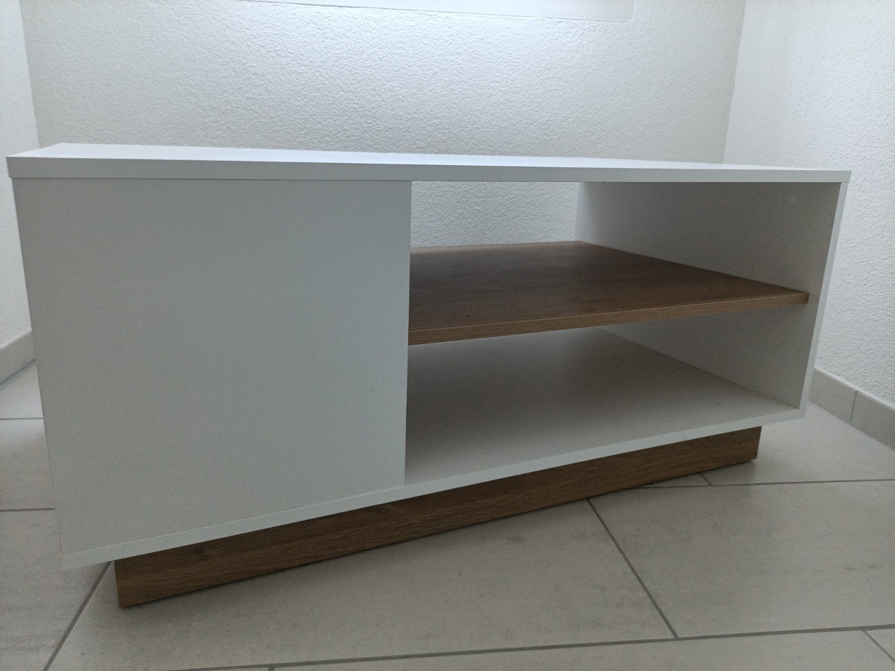 Tavoli: Weisses Couchtischli mit Ablage (Sofatisch) – Usato da Illnau venduto da steve291097 4