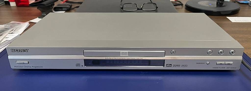 Televisori: Televisore Sony 40 pollici e lettore DVD Sony – Usato da Losone venduto da car_975q 1