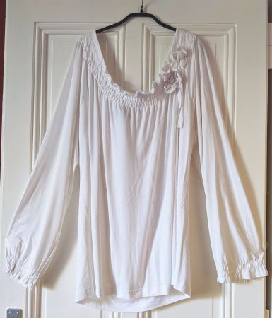 ESCADA : Romantique et féminin shirt blanc col Carmen XXL