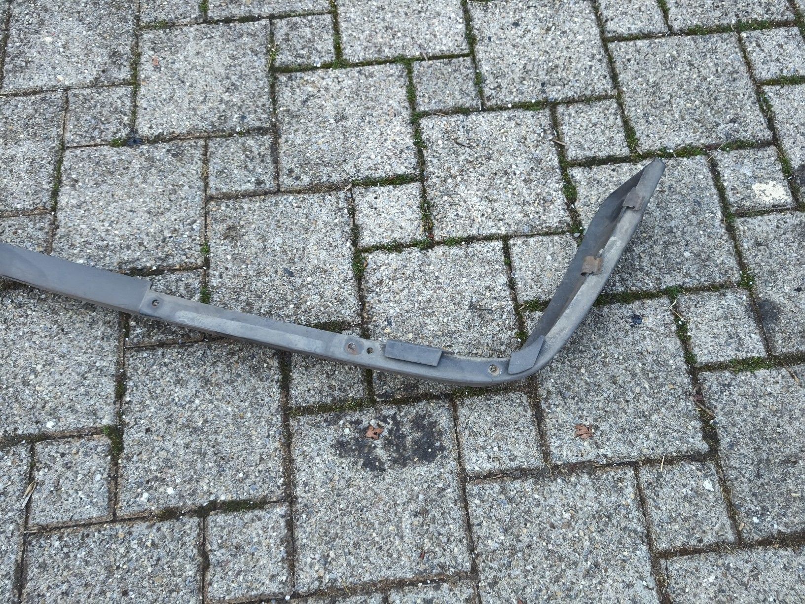 Volvo Tutti pezzi di ricambio auto: Volvo 940 Frontspoiler – Usato da Ernetschwil venduto da Volvo0815 2