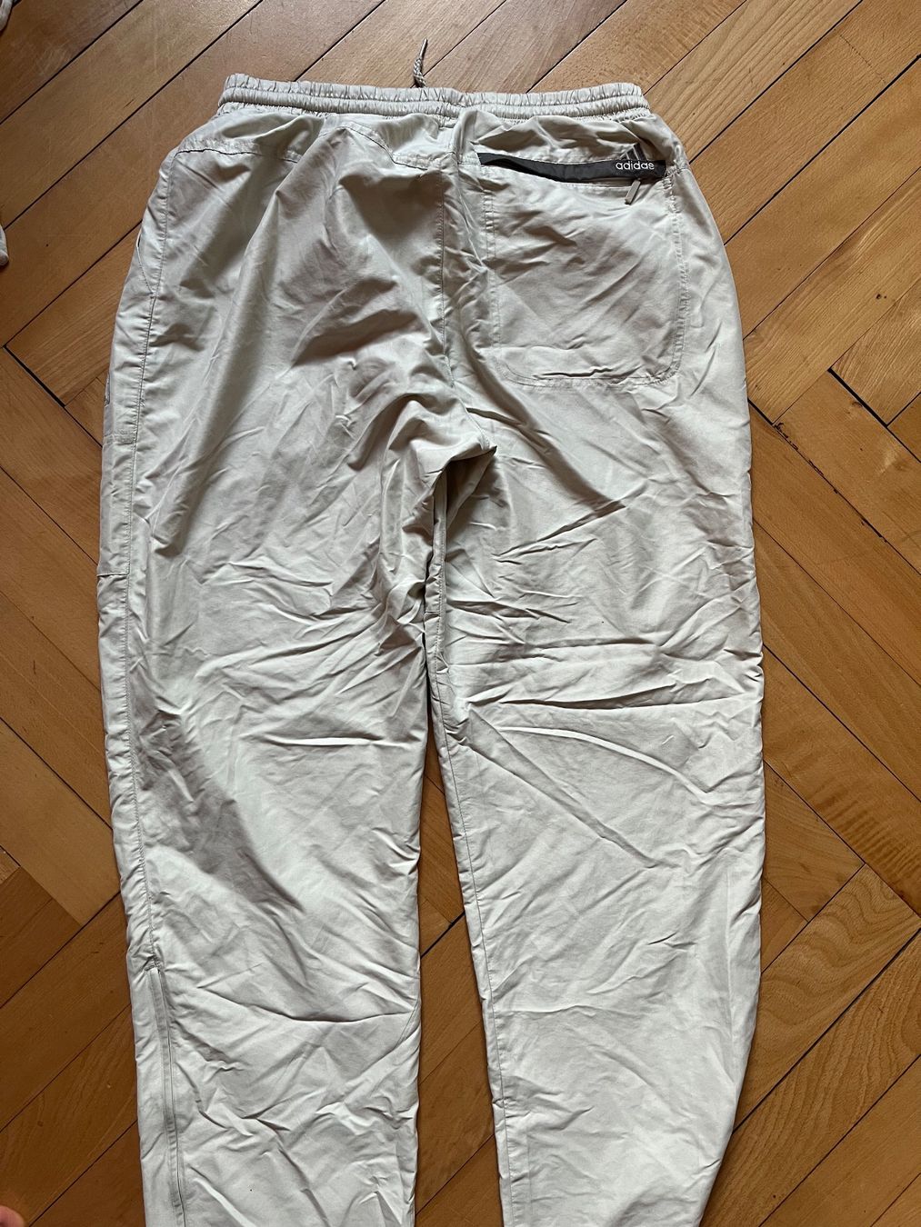 Adidas Pantaloni: Adidas Trackpants beige M – Usato da Niederscherli venduto da noa_tc6b 1