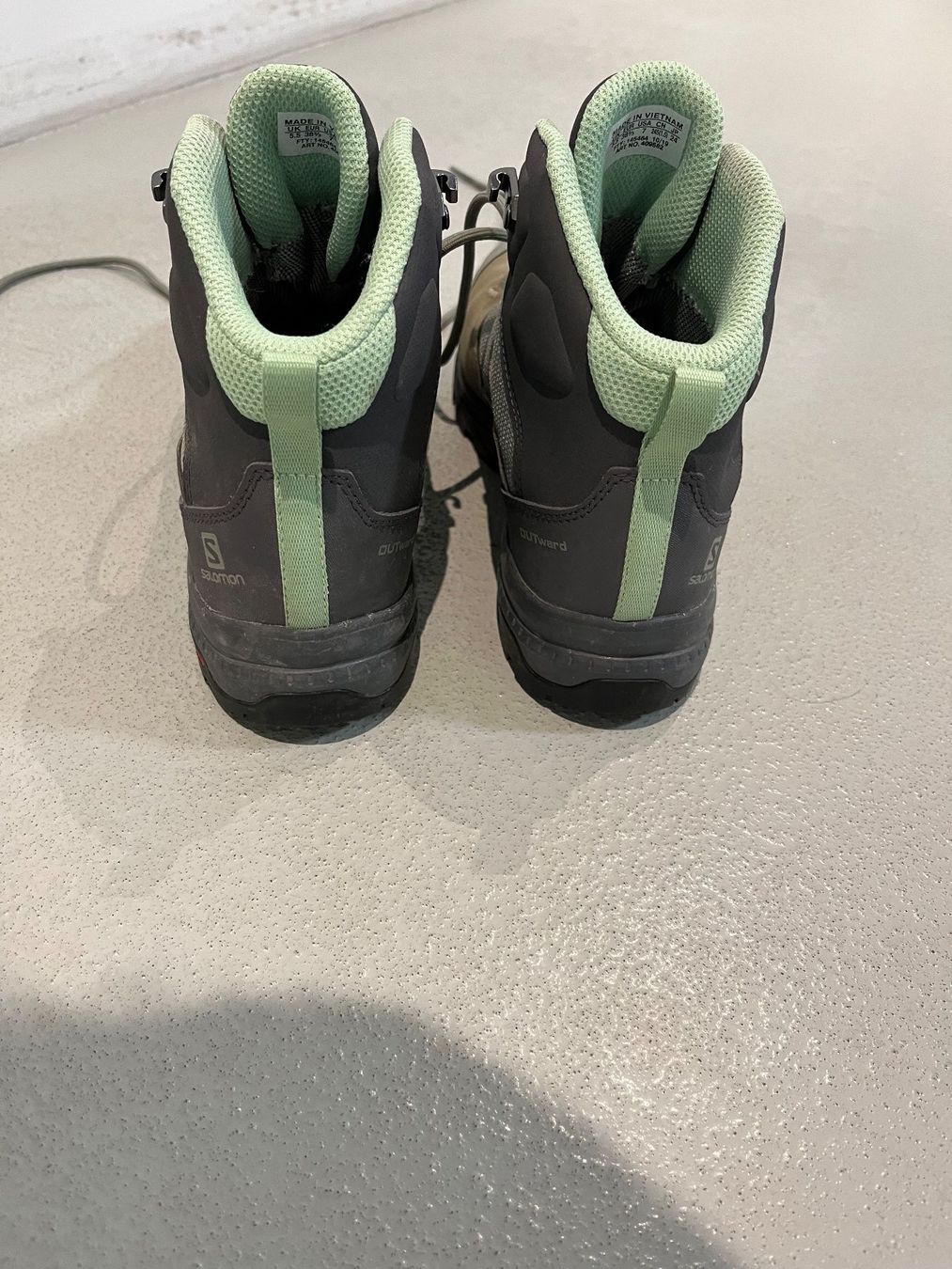 Salomon Scarpe da uomo: Neuwertige Wanderschuhe – Nuovo (secondo la descrizione) da Kilchberg ZH venduto da TanniTanni 1