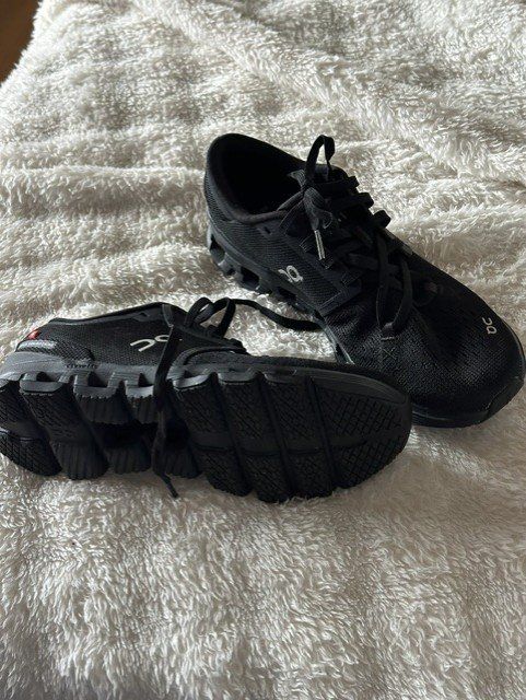 Scarpe da donna: On Cloud – Nuovo (secondo la descrizione) da Grossdietwil venduto da conniha 1