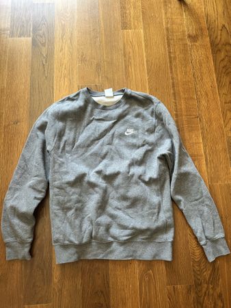 Dunkelgrauer Nike Hoodie