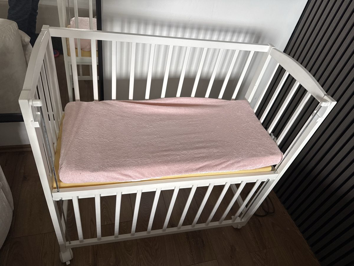 Wiegen & Stubenwagen: Baby cot with mattress & 2 fitted sheets, good cond. – Gebraucht aus Hugelshofen von vic_9yd2 1